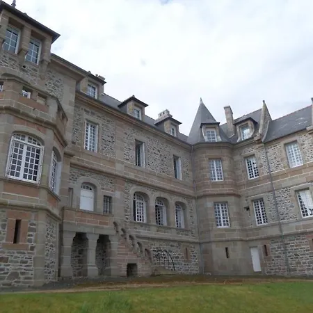 Avec Superbe Vue Au 1er Etage Du Chateau De Trestraou - Ref 863