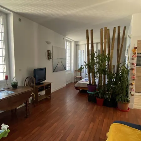 Avec Superbe Vue Au 1er Etage Du Chateau De Trestraou - Ref 863 Apartment